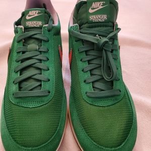 STRANGER THINGS NIKE